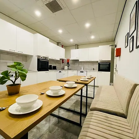 Private With Cozy Bed, Bathroom & Wifi בית נופש Raamsdonksveer