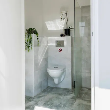 בית נופש Private With Cozy Bed, Bathroom & Wifi *