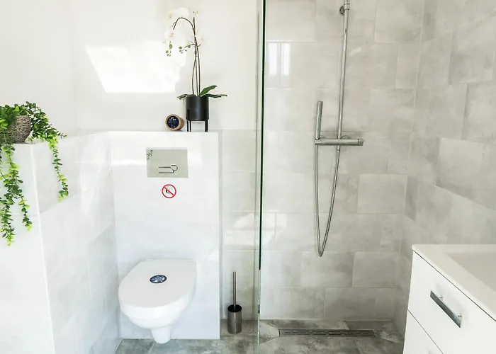 Comfortable Room w Private Bathroom&Fast WiFi Apartment *